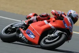 MotoGP Le Mans Warm Up: Casey Stoner al comando