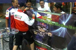 Superbike: Rea e Aoyama svelano la CBR 2012 in Qatar