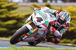 Superbike: Jonathan Rea cade a Phillip Island, tutto OK