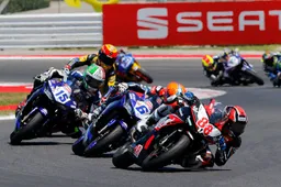 Supersport 300 Lausitzring Scott Deroue guida, Alfonso Coppola insegue