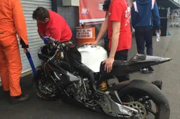 Superbike Lunedi sessione 1 Che botta Karel Abraham!