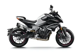 CFMoto: sta arrivando la 800NK, ecco la cinese nuda in due versioni