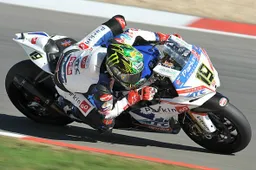 Superbike Nurburgring Gara 2: Biaggi e Melandri a terra, prima vittoria per Chaz Davies