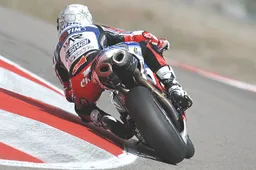 Superbike Miller Prove Libere 2: Checa 1° con una scivolata