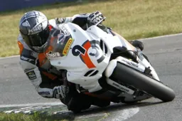 BSB: Chris Walker con SMT Honda da Snetterton