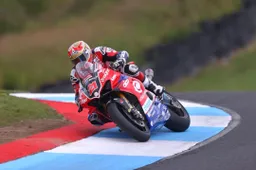 Iddon riporta Ducati alla vittoria nel British Superbike