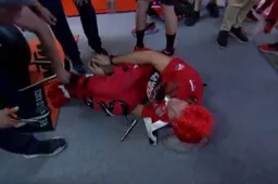 MotoGP, pazza festa Ducati: Pupulin legato e spedito in KTM - Video