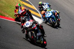 Super volata nel CIV Supersport: Emanuele Pusceddu torna alla vittoria