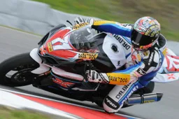 Superstock 1000: problemi di vibrazione alla moto per Corti