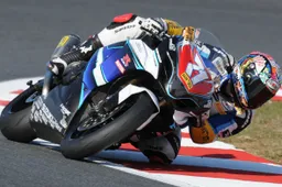Superstock 1000: Corti e Simeon lottano per la storia