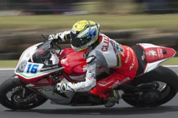 Supersport Thai MV Agusta in pole con Jules Cluzel