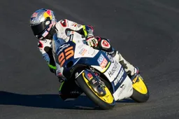 Moto3 Valencia: Collin Veijer pole-bis, Farioli abbattuto