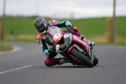 Ulster GP: Conor Cummins da record, ben 133 mph!