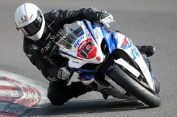 Tourist Trophy: Conor Cummins prova la Suzuki del TAS Racing a Brands Hatch