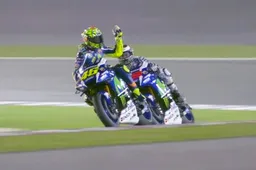 MotoGP Qatar Alta tensione tra Rossi e Lorenzo, collisione sfiorata