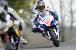 Cookstown 100: trionfo di Ryan Farquhar, a Guy Martin la vittoria in Superbike