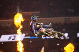 Cooper Webb domina a Indy e va in fuga nell'AMA Supercross 2025