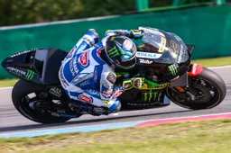MotoGP Brno Alex Lowes cade con la Yamaha YZR-M1 del team Tech3