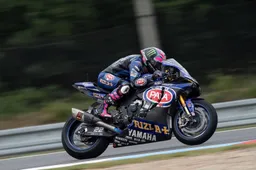 Superbike Brno, Gara 2: Marco Melandri sbaglia, vince Alex Lowes