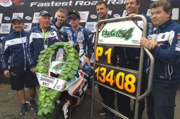 Prodigio Ian Hutchinson poker all'Ulster GP e record  215,7 km/h di media!
