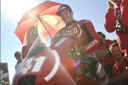 MotoGP Valencia: Finale con il (doppio) botto, RS-GP veloce ma...