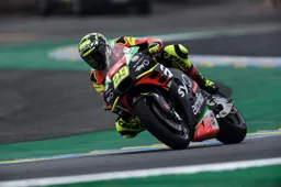MotoGP: Andrea Iannone tenta l'azzardo slick ma partirà ultimo