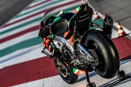 Superbike, "Far correre l'Aprilia 1100 nel Mondiale? Non se ne parla"