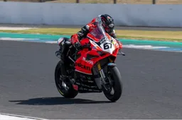 L'Australian Superbike 2022 ha preso il via, Bryan Staring leader