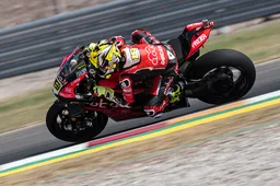 Superbike Argentina Gara 1: Alvaro Bautista domina fra pochi intimi