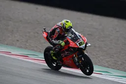 Superbike, Alvaro Bautista "Abbiamo fatto esperimenti"