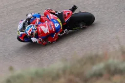 Superbike, Alvaro Bautista piove sul bagnato: "Volato via per un guasto"