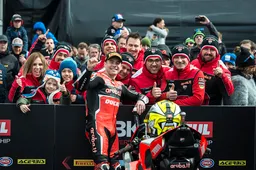Superbike Assen, Gara 1: Alvaro Bautista doma il Cannibale
