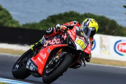 Superbike, test lunedi: Ducati V4R è già più veloce della V2