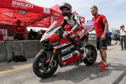 MotoAmerica, La Ducati in fumo spegne il sogno di Loris Baz