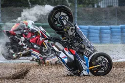 Superbike, BMW infuriata "Perchè non hanno punito Garrett Gerloff?"