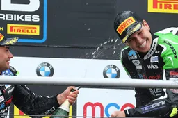 BSB Brands Hatch Luke Mossey colpo doppio, Shane Byrne ancora giù