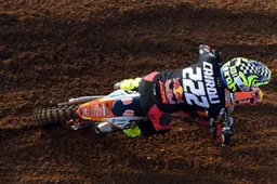MXGP Pietramurata, gara 2: Tony Cairoli trionfa, ora corre nel mito