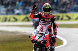 Superbike Imola Ducati corre in casa, Davies e Melandri non possono fallire
