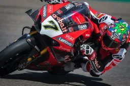 Superbike,  Aragon FP1 Michael Rinaldi 2° dietro Re Chaz Davies