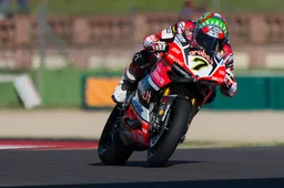 Superbike Donington Chaz Davies si gioca tutto contro Jonathan Rea