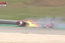 Superbike Portimao: Ducati a fuoco, cade Chaz Davies