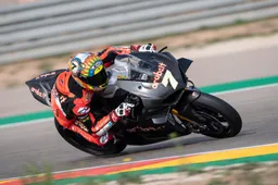 Superbike: Chaz Davies "La Ducati V4 R è il regalo di Natale"