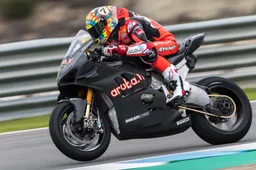 Superbike: Chaz Davies fermo ai box, un altro problema fisico