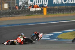 Superbike Thailandia La caduta di Chaz Davies in gara 2