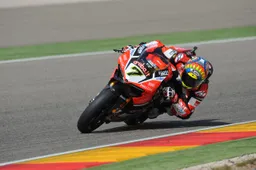 Superbike Aragon Superpole Chaz Davies beffa Jonathan Rea
