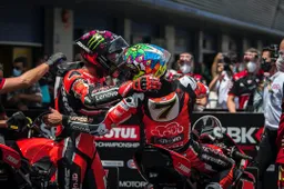 Superbike, Chaz Davies sta tornando Scott Redding attento al fuoco amico