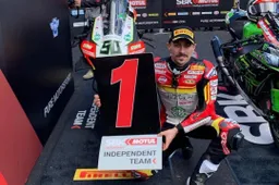 Superbike: Eugene Laverty tradito da un guasto alla piattaforma inerziale