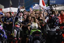 Superbike Qatar, Gara 2: Jonathan Rea, il predone del deserto