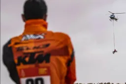 Dakar, Danilo Petrucci cade a 100 km/h: punti di sutura al gomito