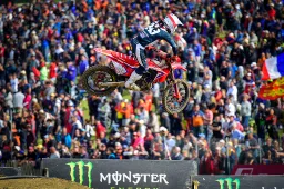 MXGP Francia, gara 1: Tim Gajser fa sul serio, Tony Cairoli 2°